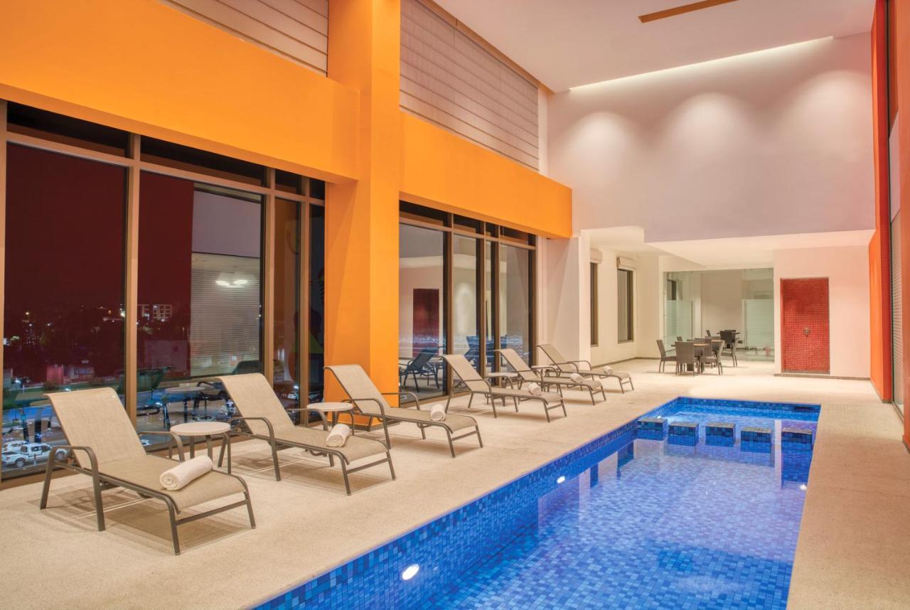 Fiesta Inn Express Puebla Explanada Экстерьер фото