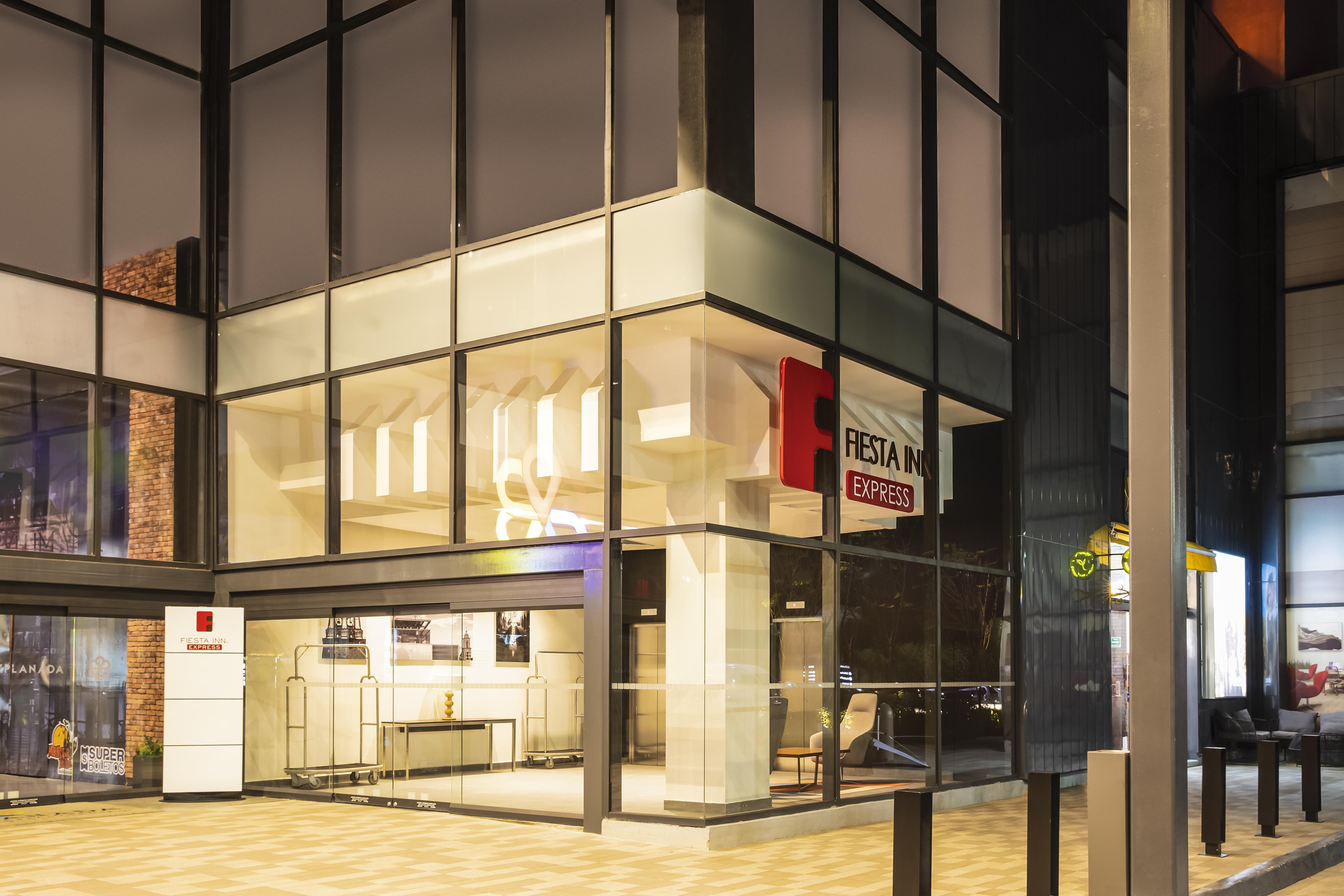 Fiesta Inn Express Puebla Explanada Экстерьер фото